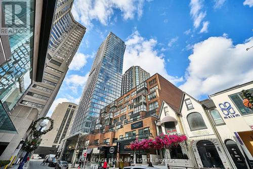 2005 - 188 CUMBERLAND STREET  Toronto (Annex), ON M5R 0B6