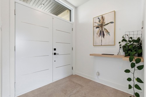 Hall d'entrée/Vestibule - 17 Rue Lamarche, Delson, QC - Indoor Photo Showing Other Room