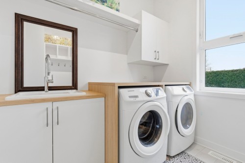 Salle de lavage - 17 Rue Lamarche, Delson, QC - Indoor Photo Showing Laundry Room