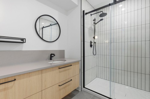 Salle de bains - 17 Rue Lamarche, Delson, QC - Indoor Photo Showing Bathroom