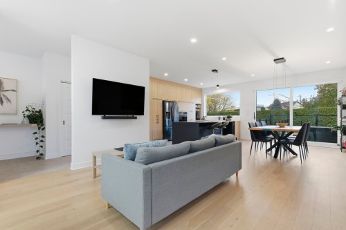 Salon - 17 Rue Lamarche, Delson, QC - Indoor Photo Showing Living Room