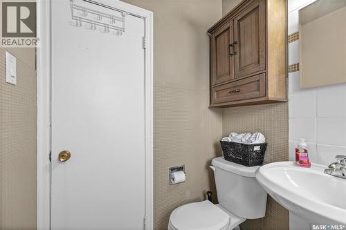 40 Sussex Crescent, Regina, SK - Indoor Photo Showing Bathroom