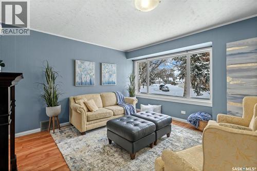 40 Sussex Crescent, Regina, SK - Indoor Photo Showing Living Room