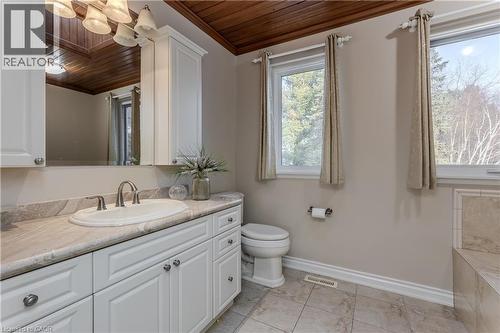 2431 Britannia Road, Burlington, ON - Indoor Photo Showing Bathroom