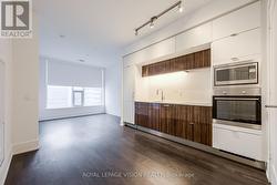 4913 - 10 YORK STREET  Toronto, ON M5J 0E1