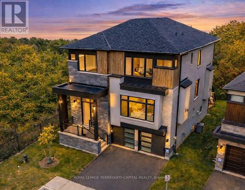 23 KINGWOOD LANE  Aurora, ON L4G 3Z7