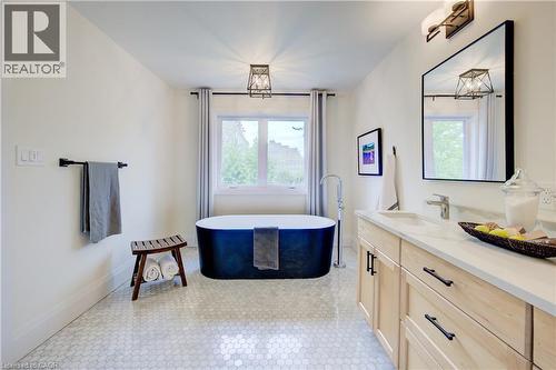 38 Euclid Avenue, Waterloo, ON - Indoor Photo Showing Bathroom