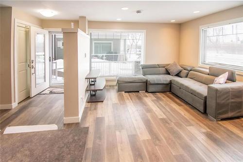 1 419 Pandora Avenue, Winnipeg, MB - Indoor Photo Showing Living Room