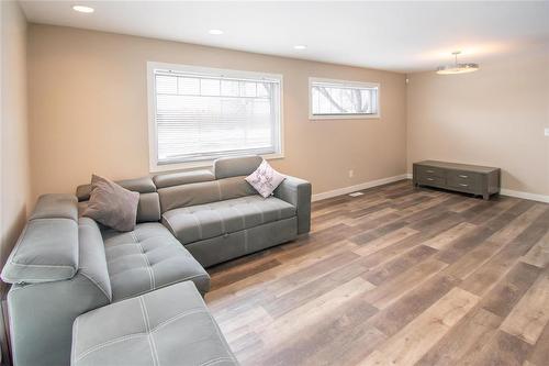 1 419 Pandora Avenue, Winnipeg, MB - Indoor Photo Showing Living Room
