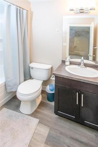 1 419 Pandora Avenue, Winnipeg, MB - Indoor Photo Showing Bathroom