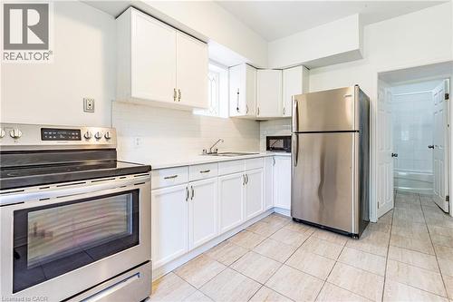 22 Myrtle Avenue, Hamilton, ON - Indoor Photo Showing Kitchen