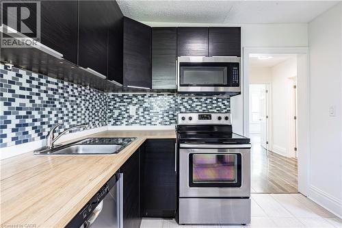 22 Myrtle Avenue, Hamilton, ON - Indoor Photo Showing Kitchen