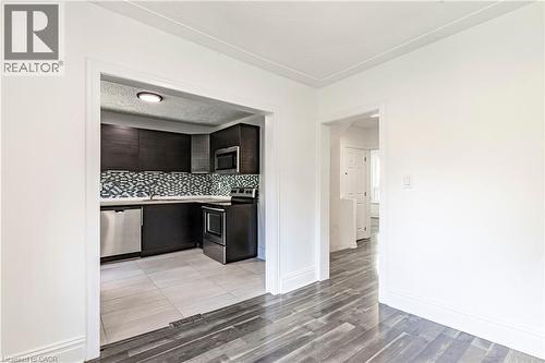 22 Myrtle Avenue, Hamilton, ON - Indoor