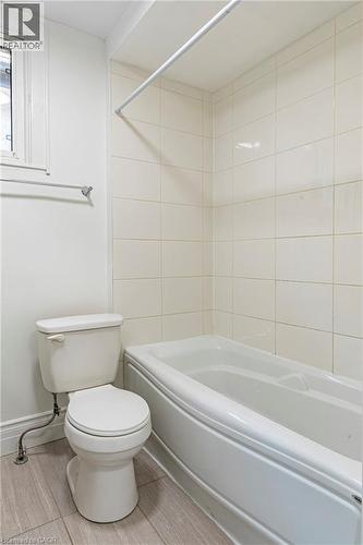 22 Myrtle Avenue, Hamilton, ON - Indoor Photo Showing Bathroom