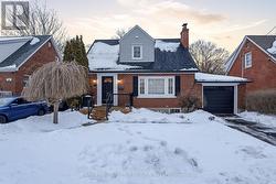 98 SUTHERLAND AVENUE  Oshawa, ON L1G 2G5