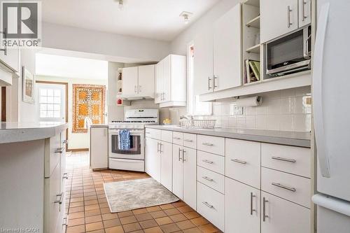 131 Barclay Street, Hamilton, ON - Indoor Photo Showing Kitchen