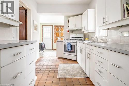 131 Barclay Street, Hamilton, ON - Indoor Photo Showing Kitchen