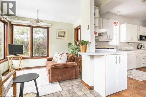 131 Barclay Street, Hamilton, ON - Indoor Photo Showing Kitchen