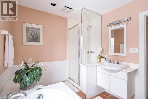 131 Barclay Street, Hamilton, ON - Indoor Photo Showing Bathroom