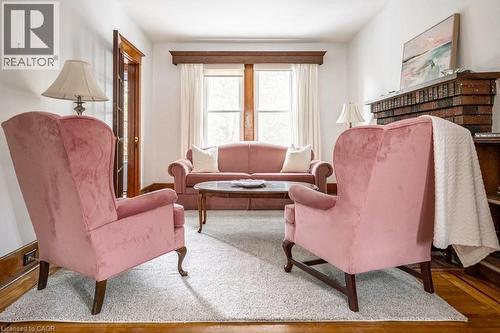 131 Barclay Street, Hamilton, ON - Indoor Photo Showing Living Room