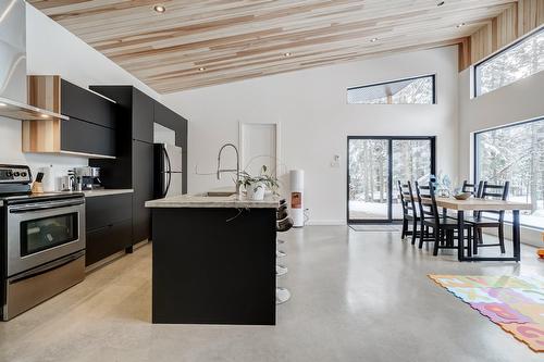 Cuisine - 615 Ch. David, Lac-Supérieur, QC - Indoor