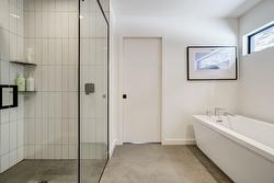 Salle de bains attenante à la CCP - 