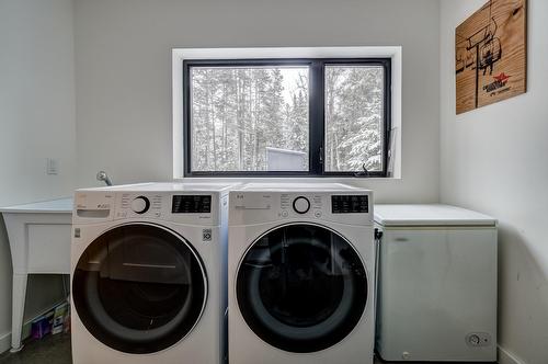 Salle de lavage - 615 Ch. David, Lac-Supérieur, QC - Indoor Photo Showing Laundry Room