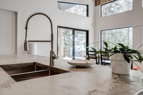 Cuisine - 615 Ch. David, Lac-Supérieur, QC - Indoor Photo Showing Kitchen With Double Sink