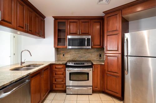 Cuisine - 908-2000 Rue Drummond, Montréal (Ville-Marie), QC - Indoor Photo Showing Kitchen With Double Sink