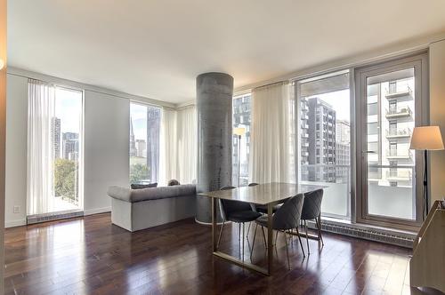 Salon - 802-1450 Boul. René-Lévesque O., Montréal (Ville-Marie), QC - Indoor
