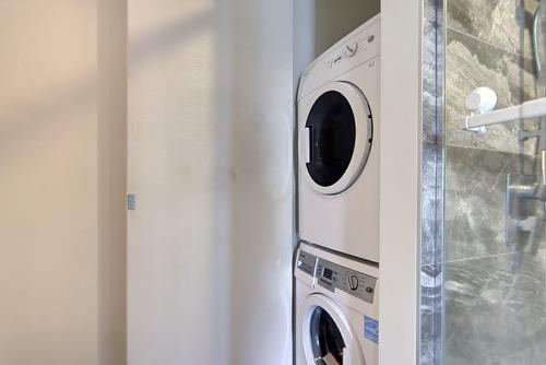 Salle de lavage - 802-1450 Boul. René-Lévesque O., Montréal (Ville-Marie), QC - Indoor Photo Showing Laundry Room