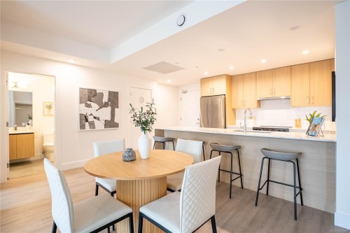 202-258 Helmcken Rd, View Royal, BC - Indoor Photo Showing Dining Room