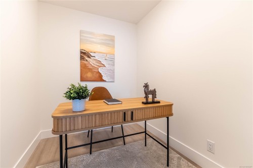 202-258 Helmcken Rd, View Royal, BC - Indoor Photo Showing Office