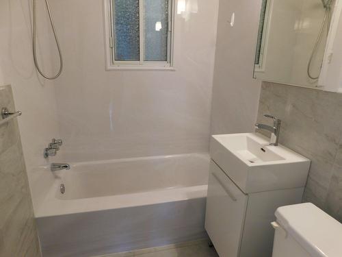 Bathroom - 9-5985 Rue Souart, Montréal (Côte-Des-Neiges/Notre-Dame-De-Grâce), QC - Indoor Photo Showing Bathroom