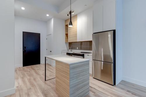 Kitchen - 1907-1180 Rue De Bleury, Montréal (Ville-Marie), QC - Indoor Photo Showing Kitchen