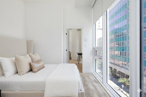 Bedroom - 1907-1180 Rue De Bleury, Montréal (Ville-Marie), QC - Indoor Photo Showing Bedroom
