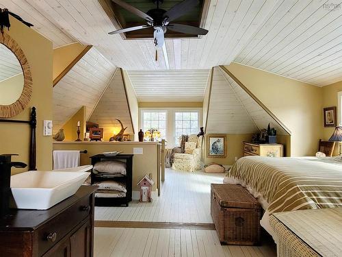 35 Mcdonald Road, White Point, NS 