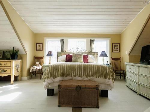 35 Mcdonald Road, White Point, NS 