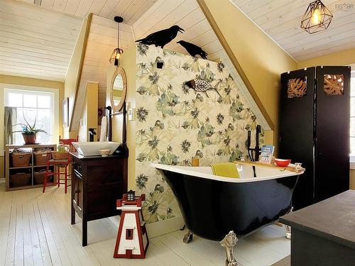 35 Mcdonald Road, White Point, NS 