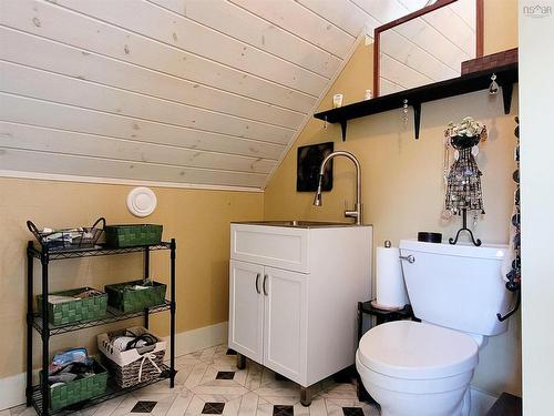 35 Mcdonald Road, White Point, NS 