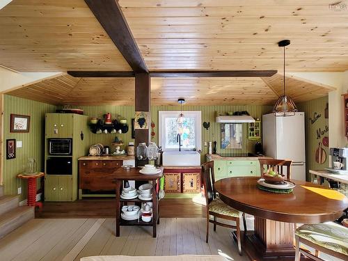 35 Mcdonald Road, White Point, NS 