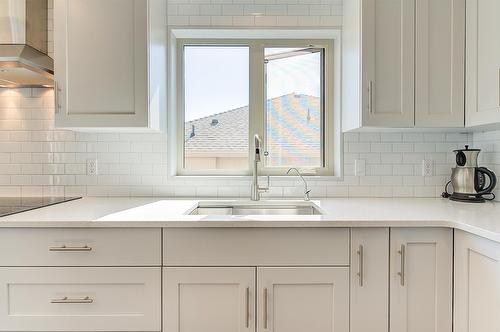 2069 Horizon Drive, West Kelowna, BC - Indoor Photo Showing Kitchen