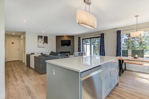 2069 Horizon Drive, West Kelowna, BC - Indoor Photo Showing Kitchen
