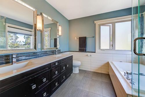 2069 Horizon Drive, West Kelowna, BC - Indoor Photo Showing Bathroom