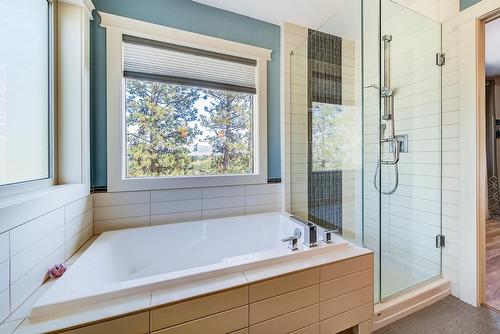 2069 Horizon Drive, West Kelowna, BC - Indoor Photo Showing Bathroom