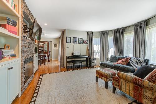 2069 Horizon Drive, West Kelowna, BC - Indoor Photo Showing Living Room With Fireplace