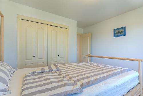 2069 Horizon Drive, West Kelowna, BC - Indoor Photo Showing Bedroom