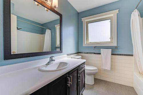 2069 Horizon Drive, West Kelowna, BC - Indoor Photo Showing Bathroom