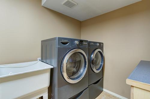 2069 Horizon Drive, West Kelowna, BC - Indoor Photo Showing Laundry Room