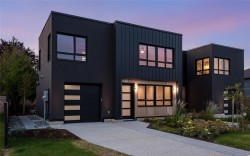 1968 Kings Rd  Saanich, BC V8R 2P5